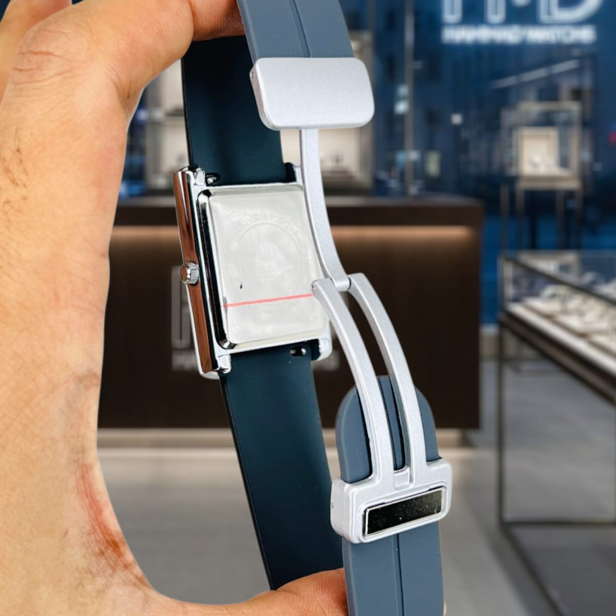 Hugo Boss Tank Solo Quartz Watch for Men – Silicone Strap | Magnet Lock